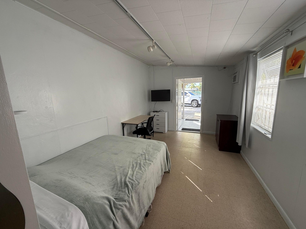 605 E Coast Avenue - Photo 7
