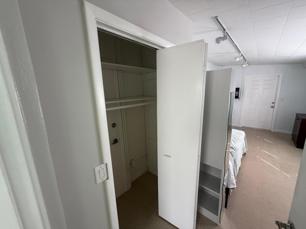 605 E Coast Avenue - Photo 3
