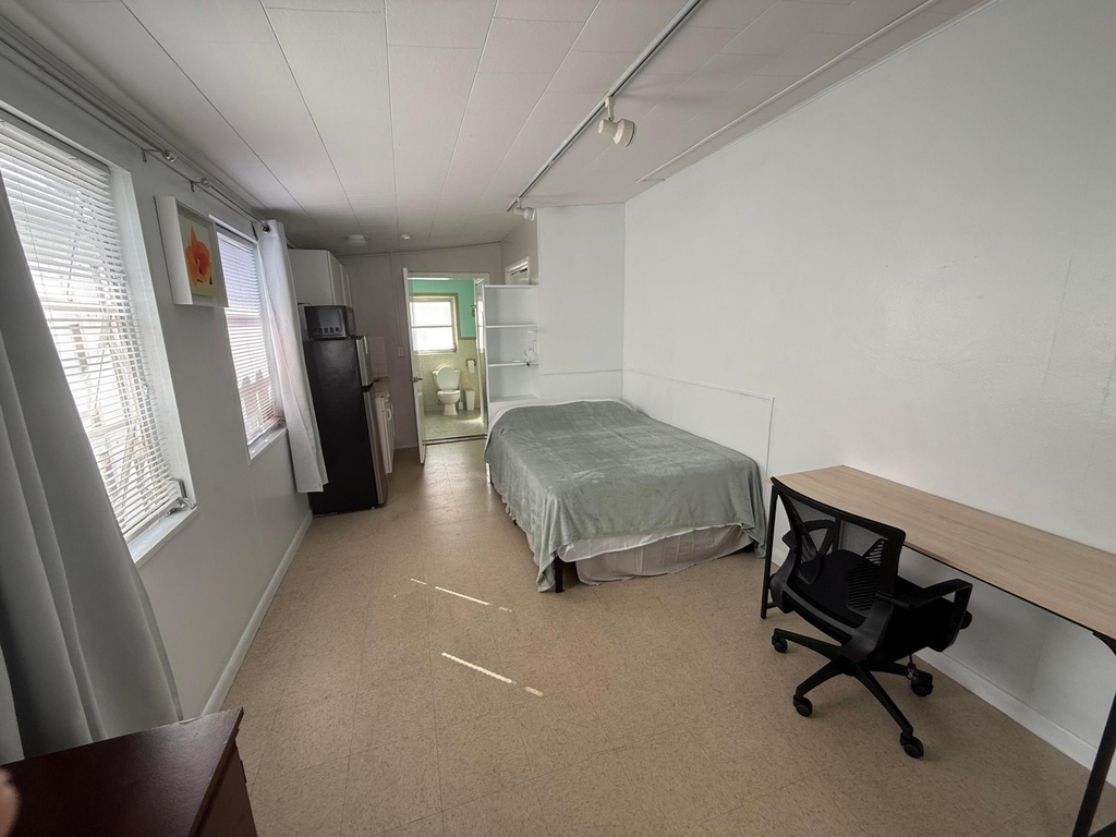 605 E Coast Avenue - Photo 0