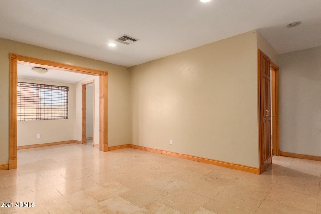 1608 W Inverness Drive - Photo 10