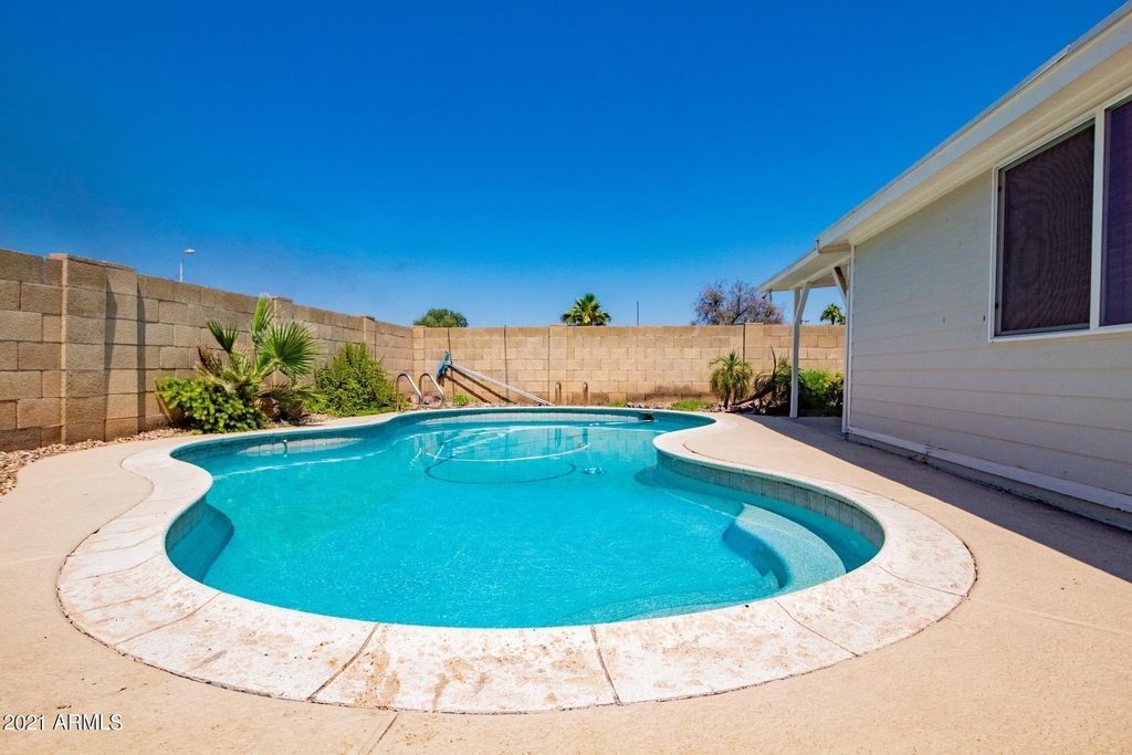 1608 W Inverness Drive - Photo 19