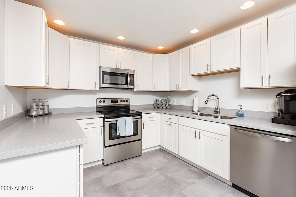 15252 N 100th Street - Photo 3