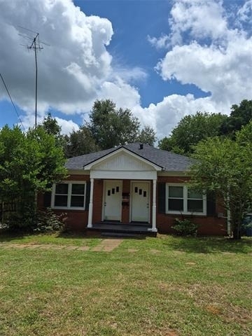 305 Shawnee Trail - Photo 0
