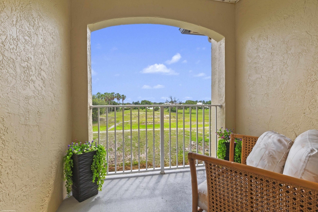 2060 Greenview Shores Boulevard - Photo 4