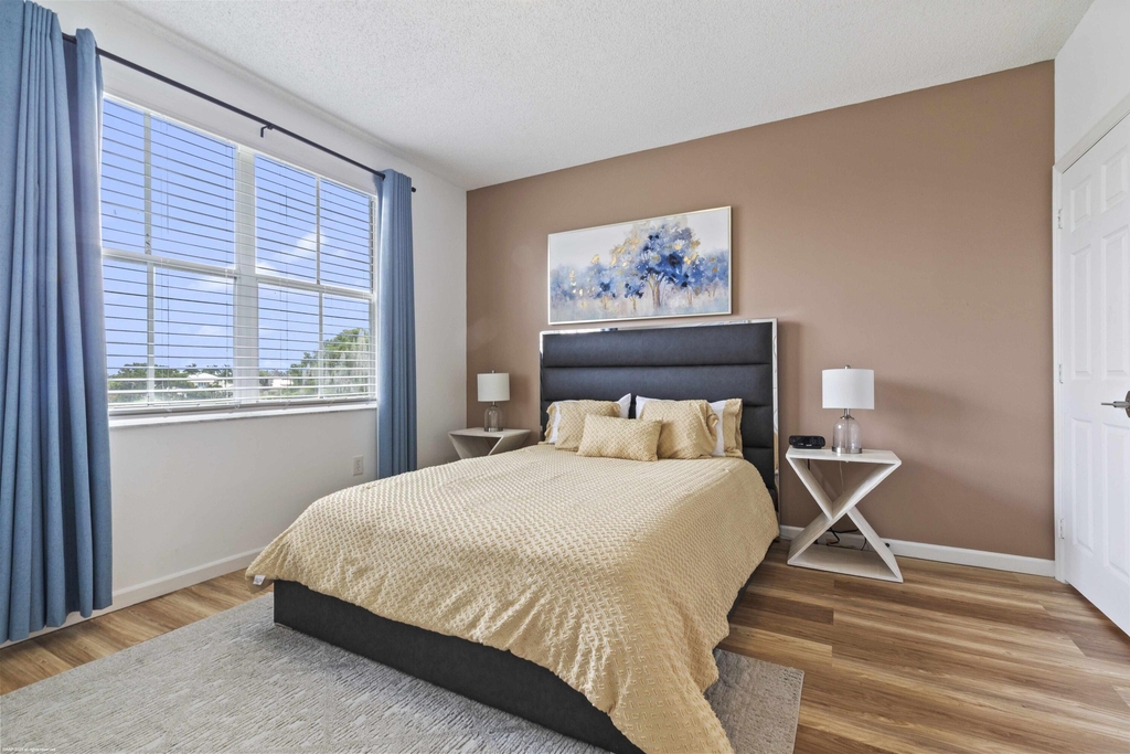 2060 Greenview Shores Boulevard - Photo 6
