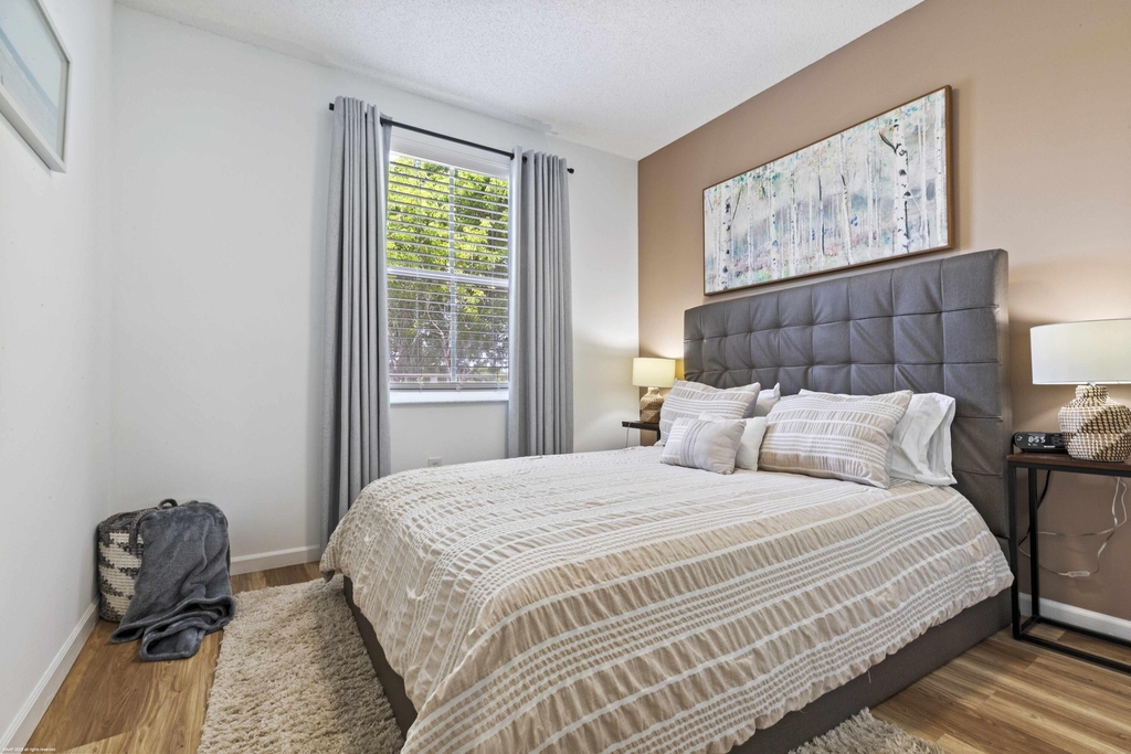 2060 Greenview Shores Boulevard - Photo 9