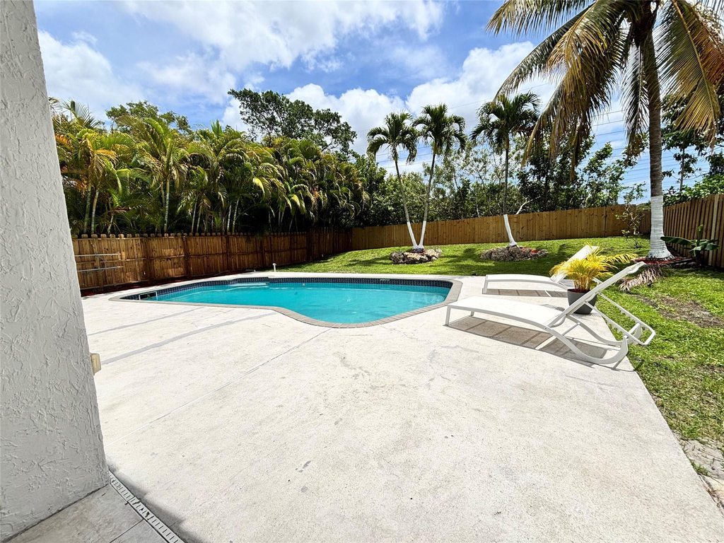 2990 Nw 68th Avenue - Photo 3