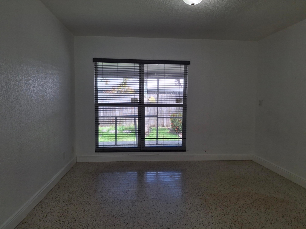 1624 Ne 25th Street - Photo 12