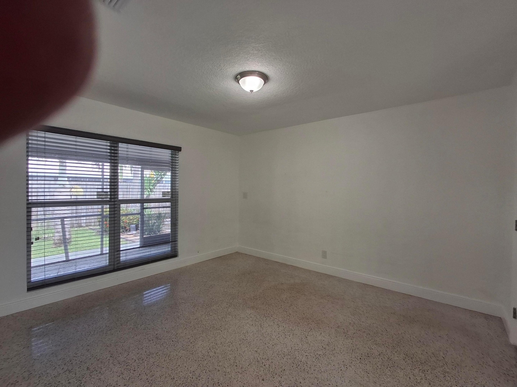 1624 Ne 25th Street - Photo 11