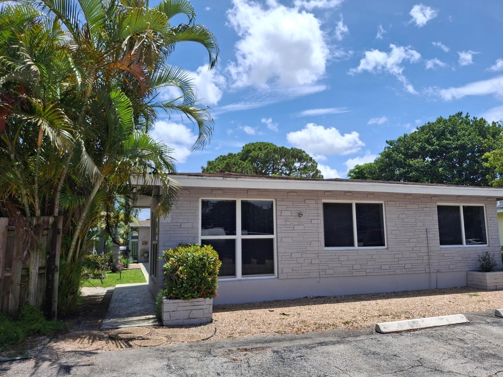 1624 Ne 25th Street - Photo 0