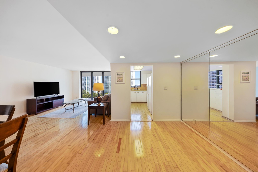 18181 Ne 31st Court - Photo 2