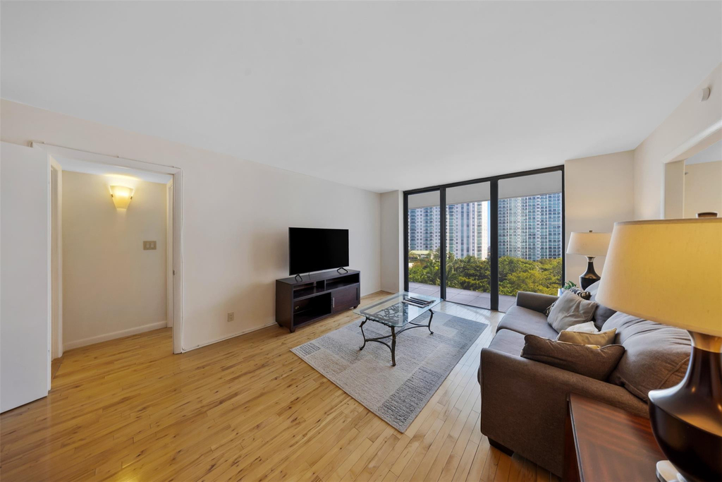 18181 Ne 31st Court - Photo 4