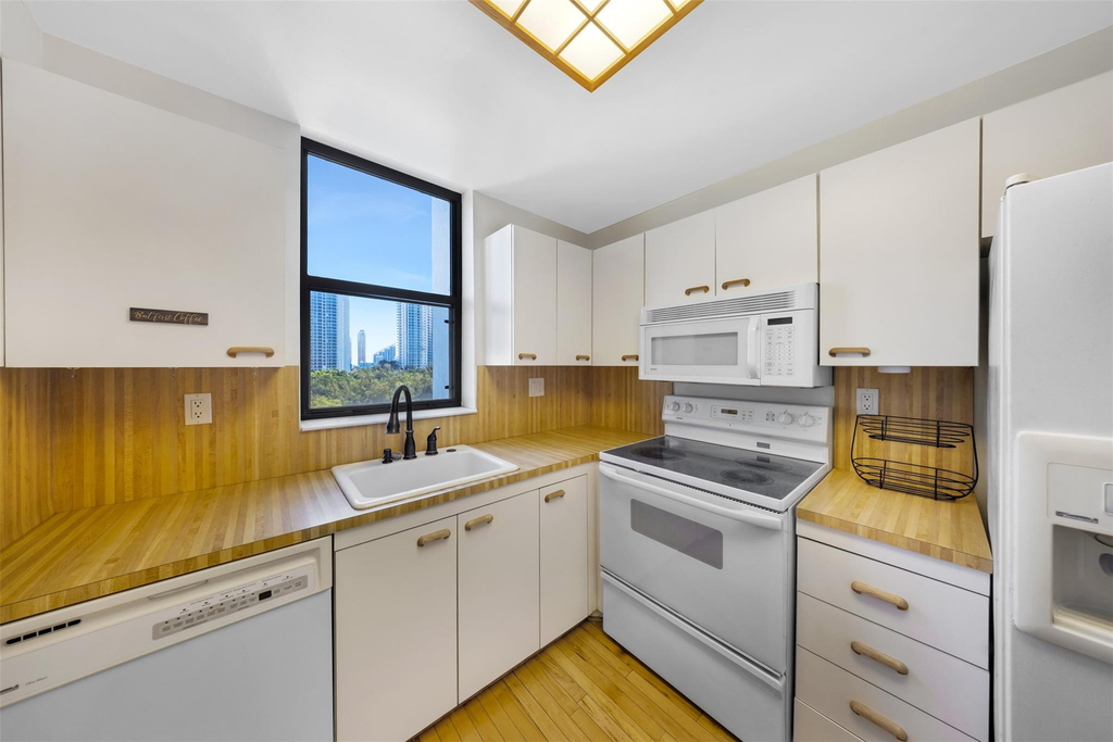 18181 Ne 31st Court - Photo 12