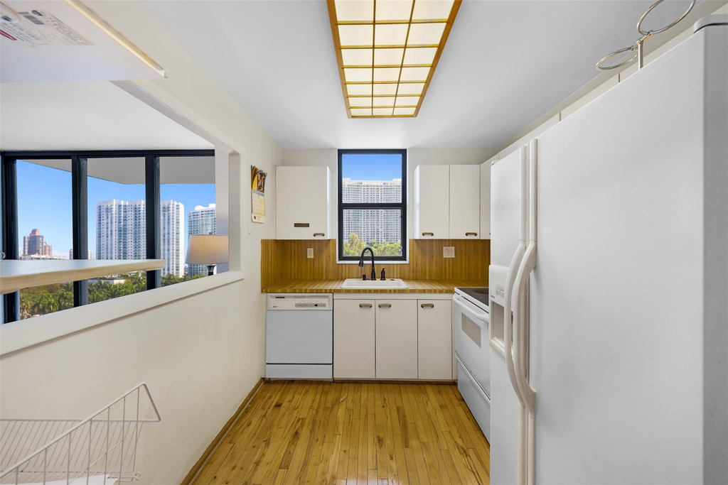 18181 Ne 31st Court - Photo 11
