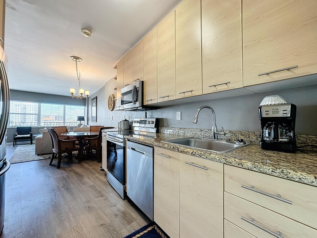 3250 Ne 28th Street - Photo 2