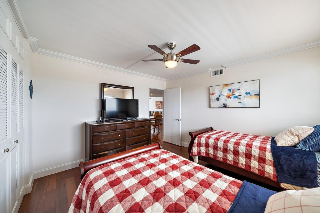 301 Lake Shore Drive - Photo 33