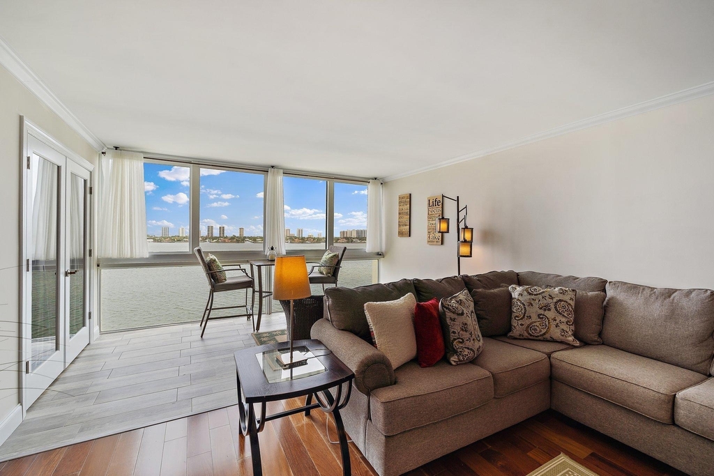 301 Lake Shore Drive - Photo 8