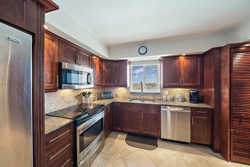 301 Lake Shore Drive - Photo 19