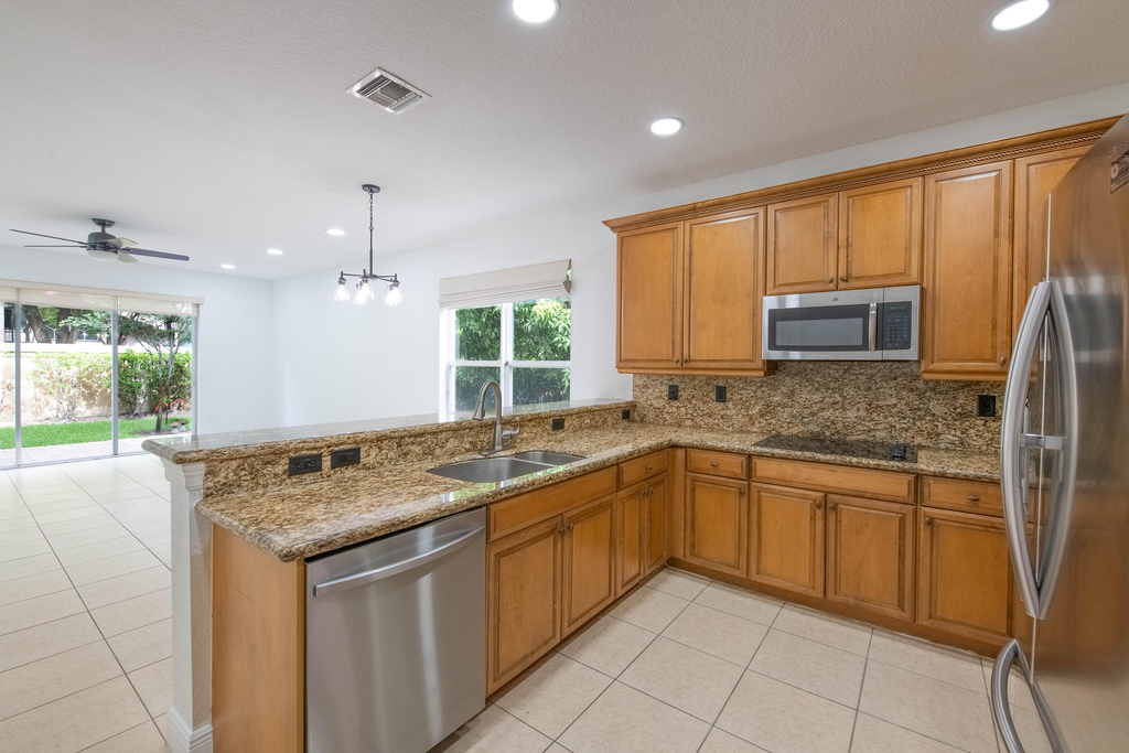 4668 Sw 183rd Avenue - Photo 2