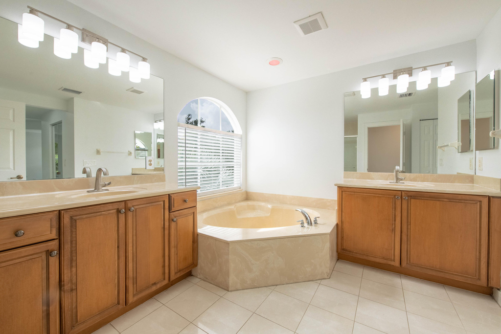 4668 Sw 183rd Avenue - Photo 15