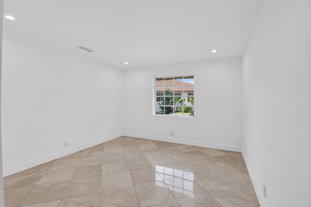 300 Nw 42nd Street - Photo 11