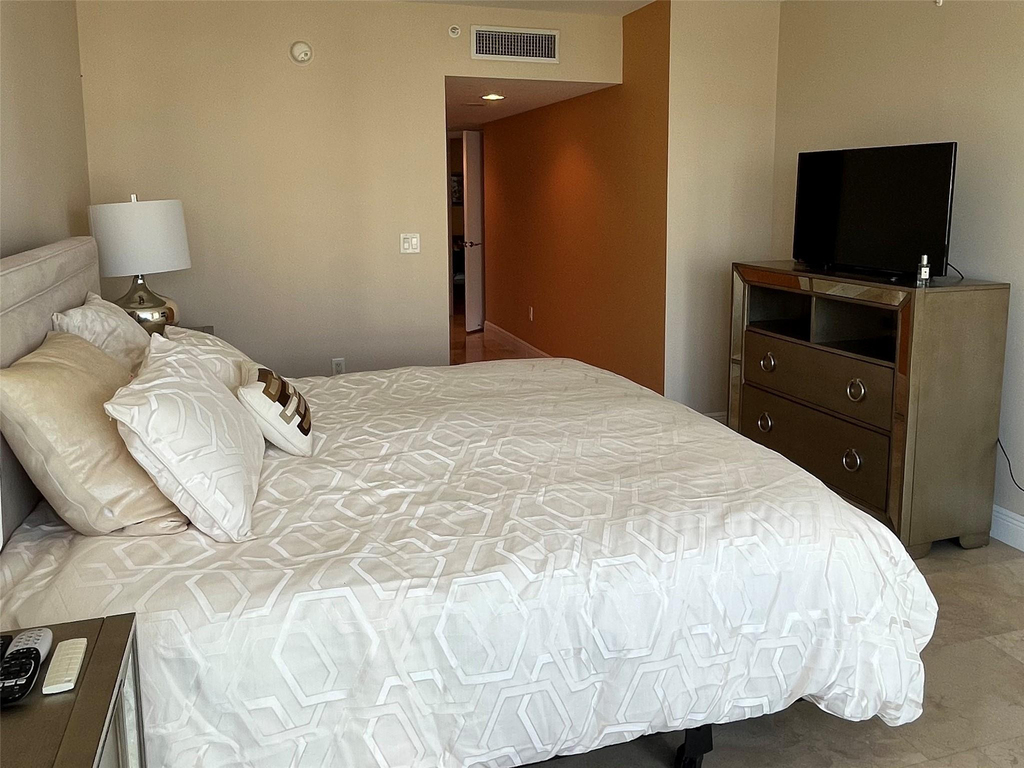 16500 Collins Avenue - Photo 18