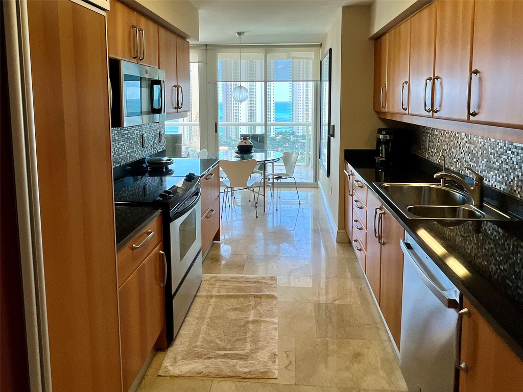 16500 Collins Avenue - Photo 10