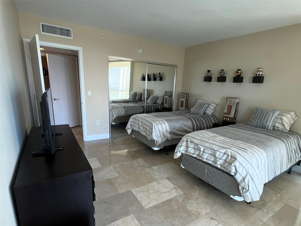 16500 Collins Avenue - Photo 29