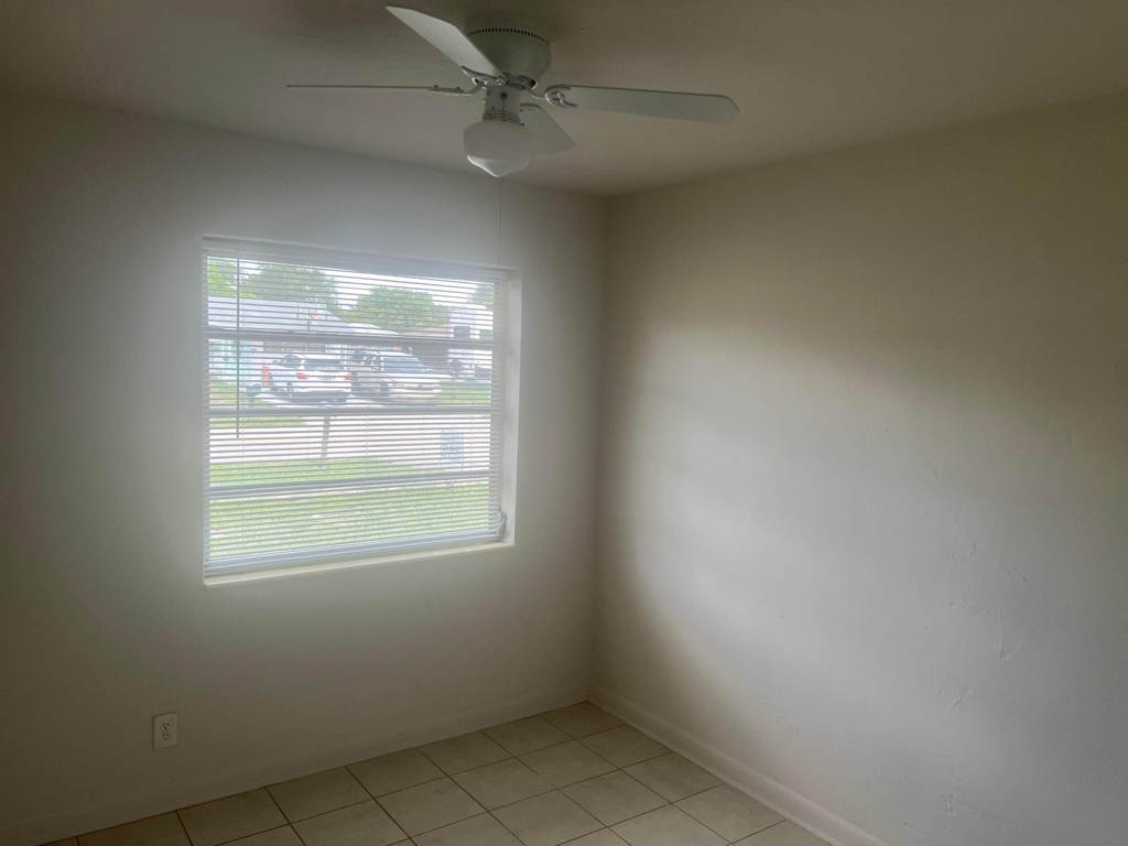 2410 Sw 44th Avenue - Photo 10