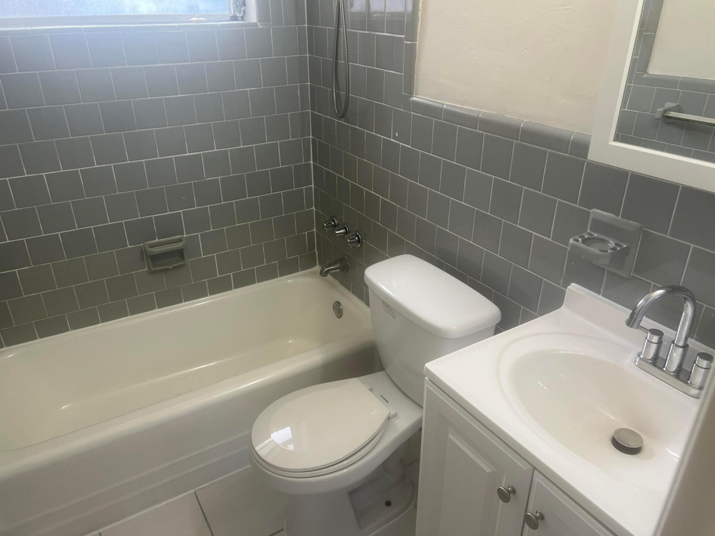 2410 Sw 44th Avenue - Photo 11