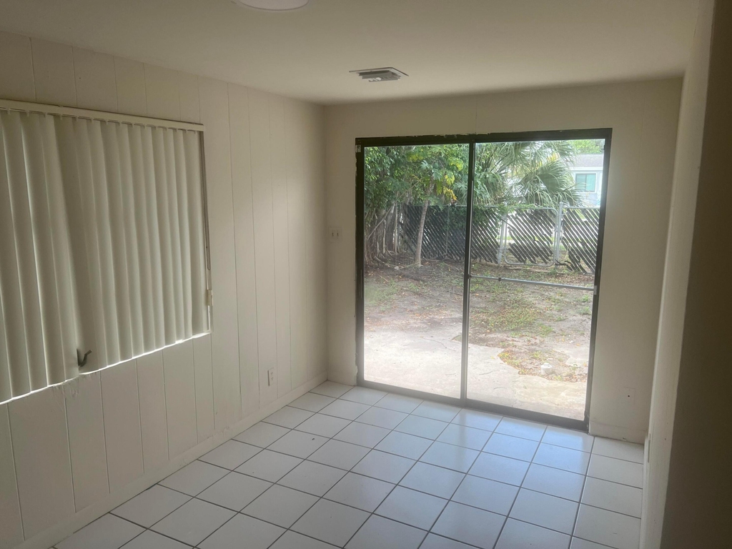2410 Sw 44th Avenue - Photo 5
