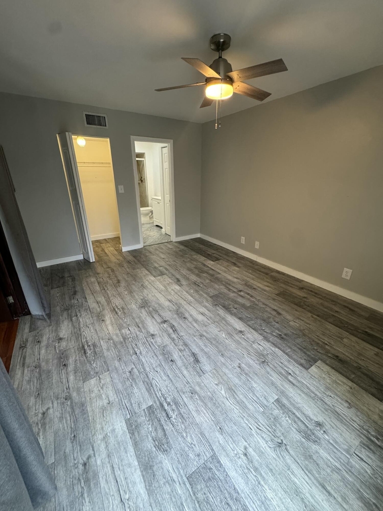 480 Nw 20th Street - Photo 2