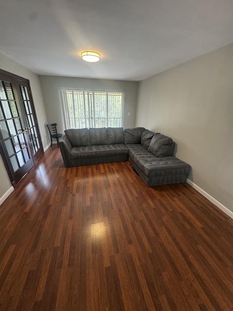 480 Nw 20th Street - Photo 1
