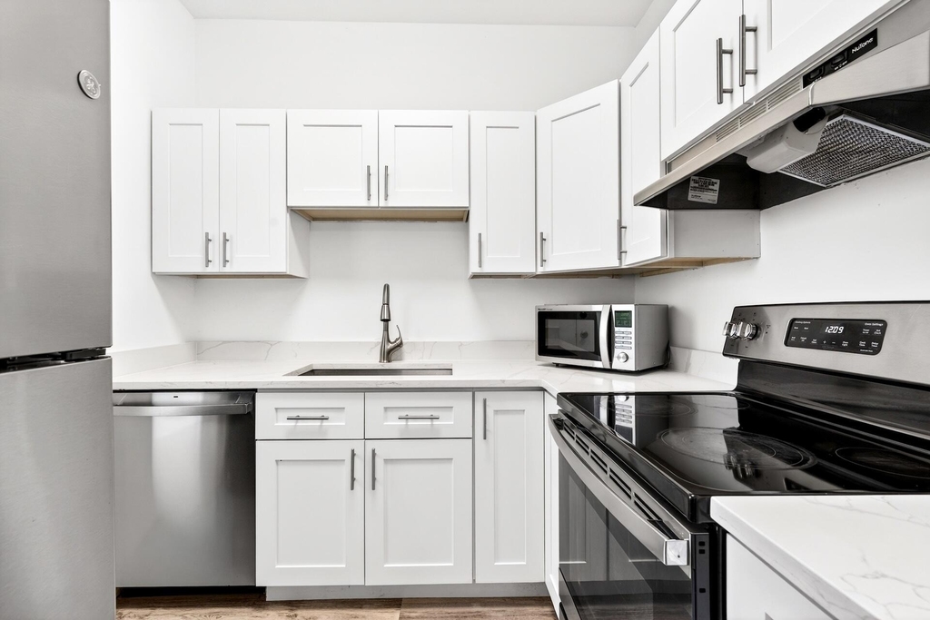 2555 Ne 11th Street - Photo 4