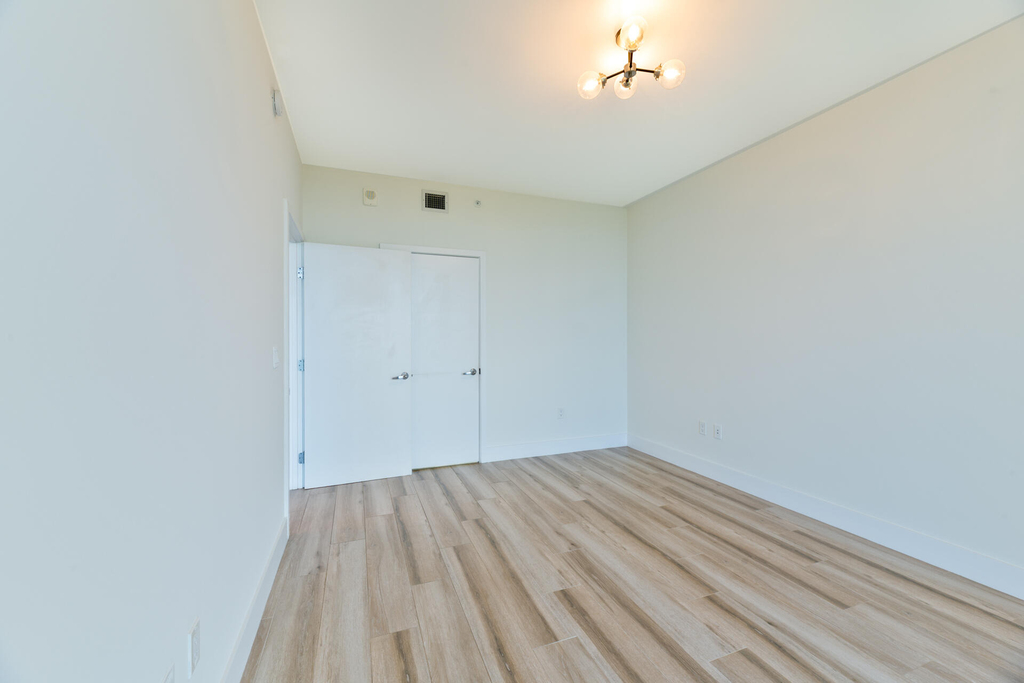 16385 Biscayne Boulevard - Photo 19