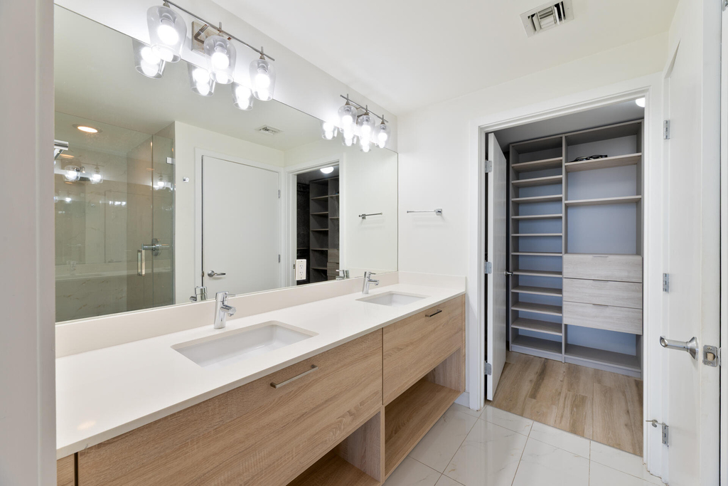 16385 Biscayne Boulevard - Photo 20