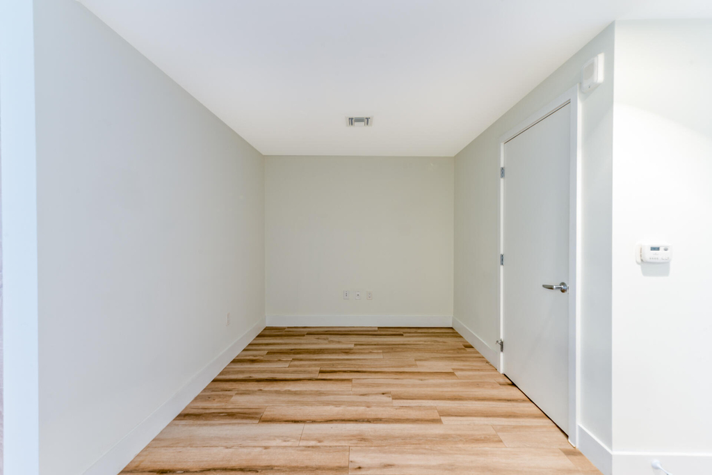 16385 Biscayne Boulevard - Photo 12