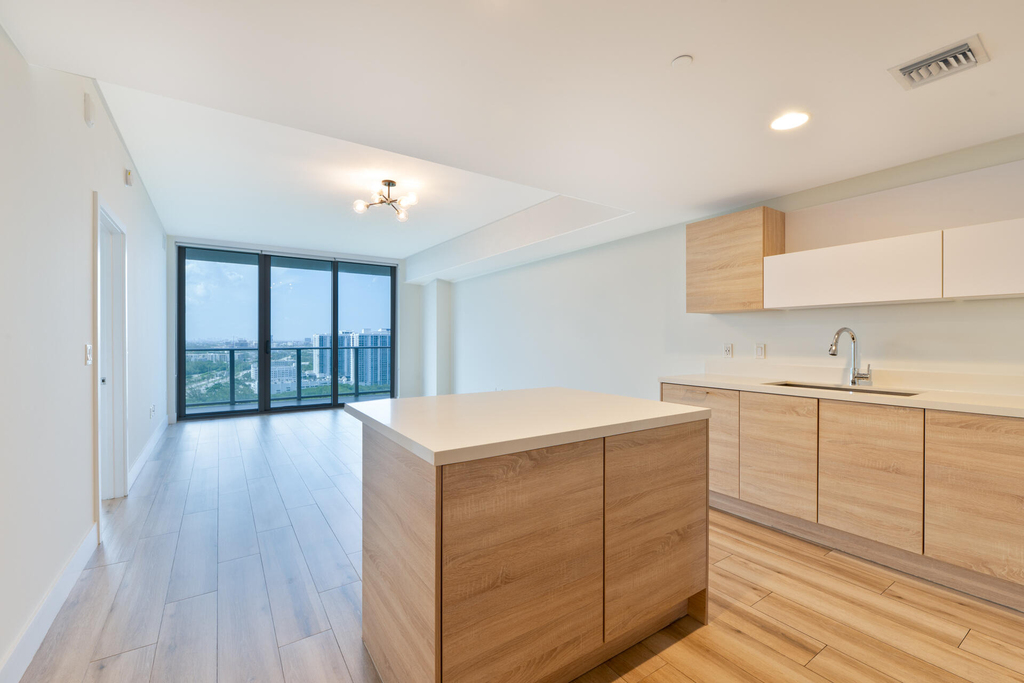 16385 Biscayne Boulevard - Photo 2