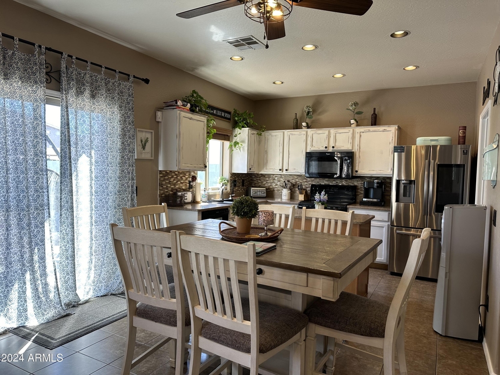 15511 N 170th Lane - Photo 5