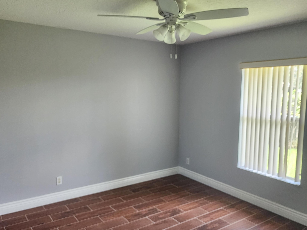 425 Sw Mccomb Avenue - Photo 10