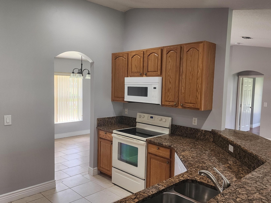 425 Sw Mccomb Avenue - Photo 5