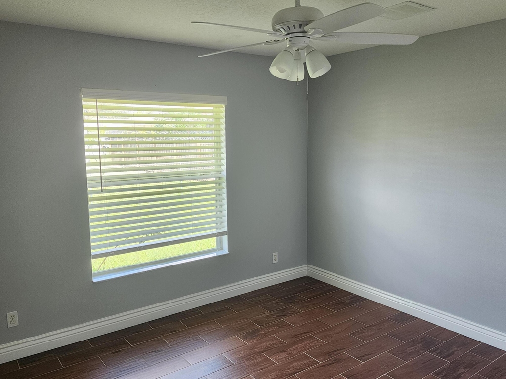 425 Sw Mccomb Avenue - Photo 9