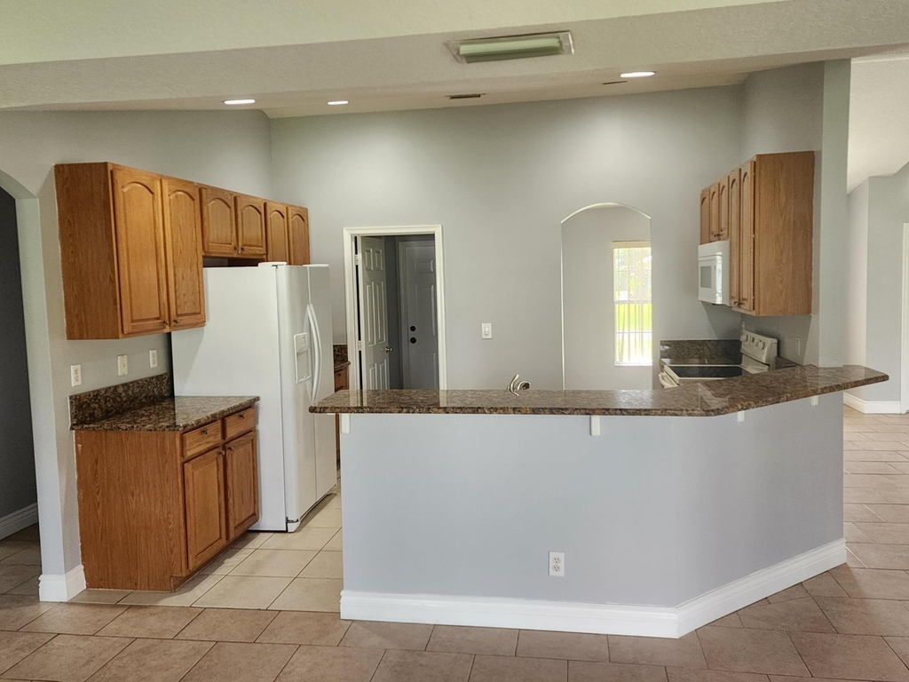 425 Sw Mccomb Avenue - Photo 4