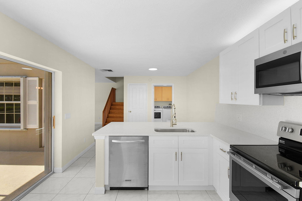 2442 Sw Danbury Lane - Photo 17