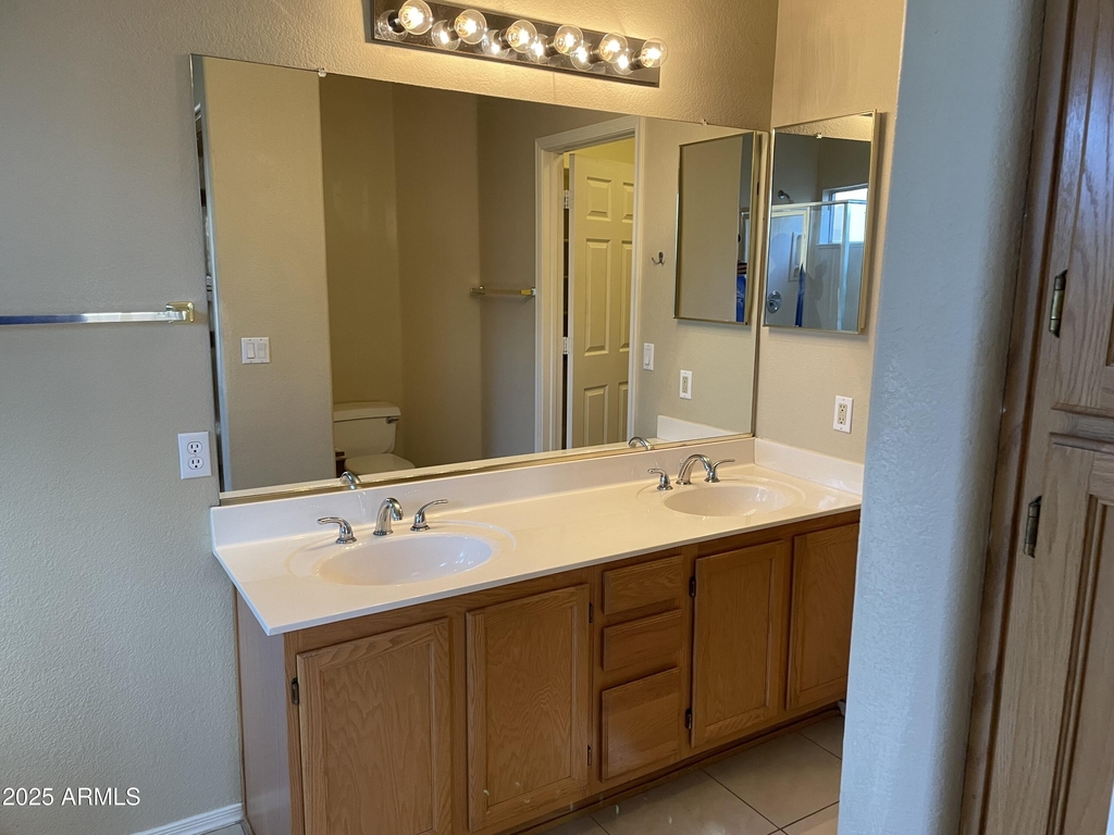 8949 W Kathleen Road - Photo 10