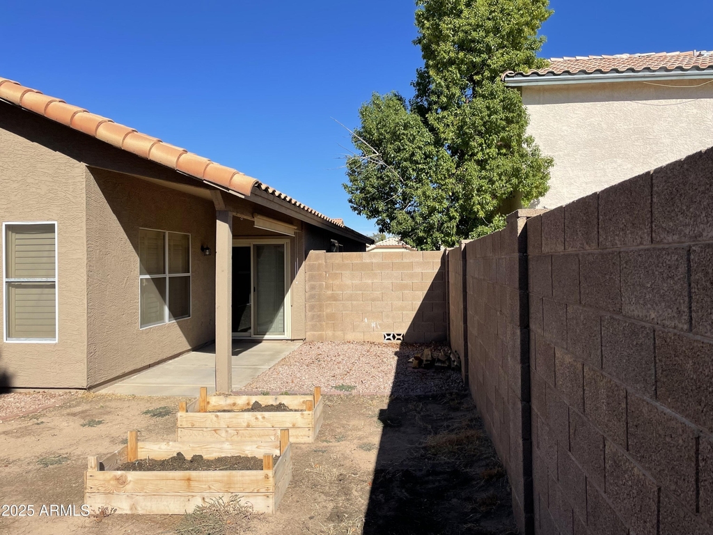 8949 W Kathleen Road - Photo 24