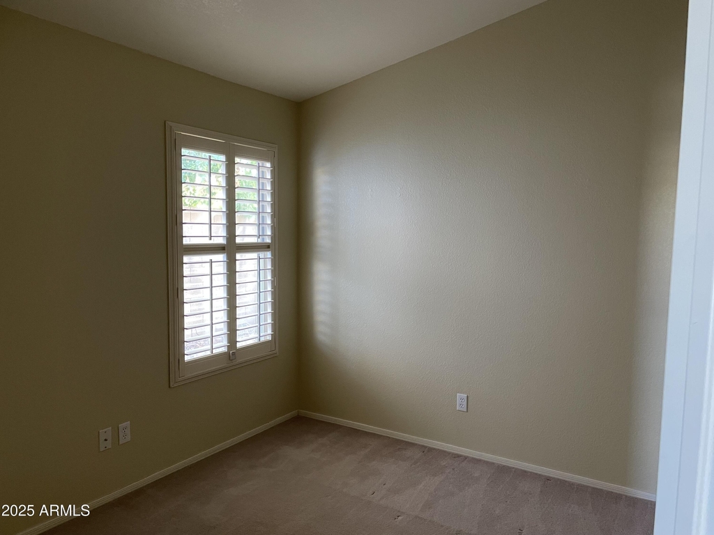 8949 W Kathleen Road - Photo 19