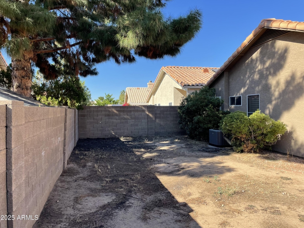 8949 W Kathleen Road - Photo 25