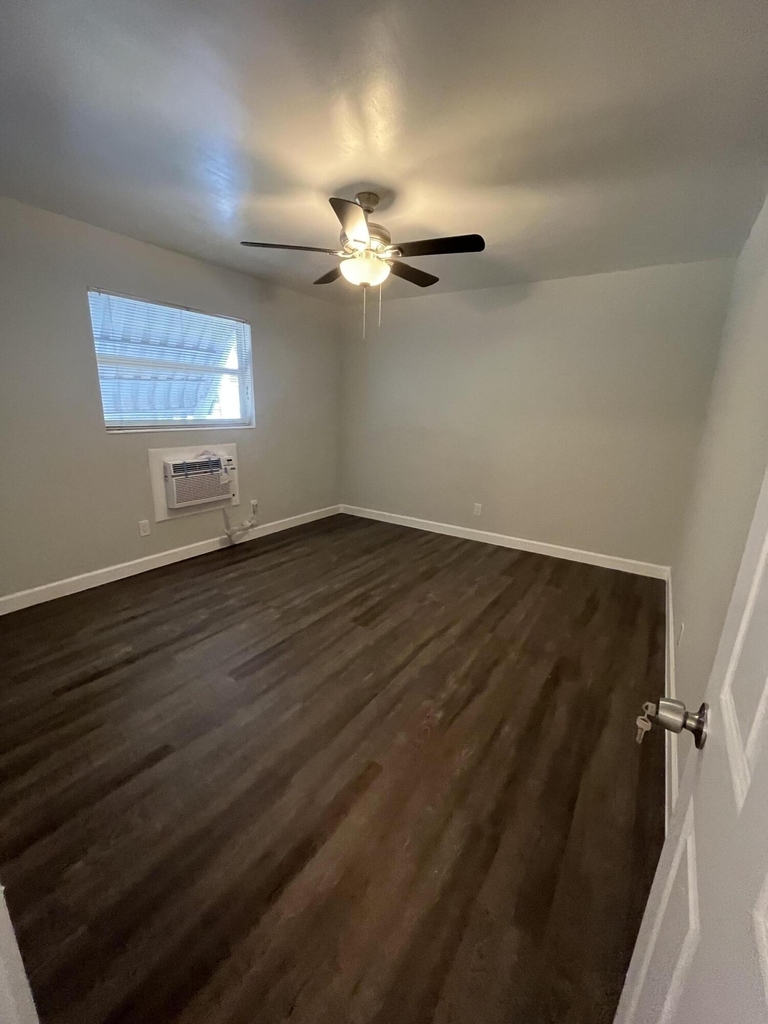 1419 Se 2nd Street - Photo 9