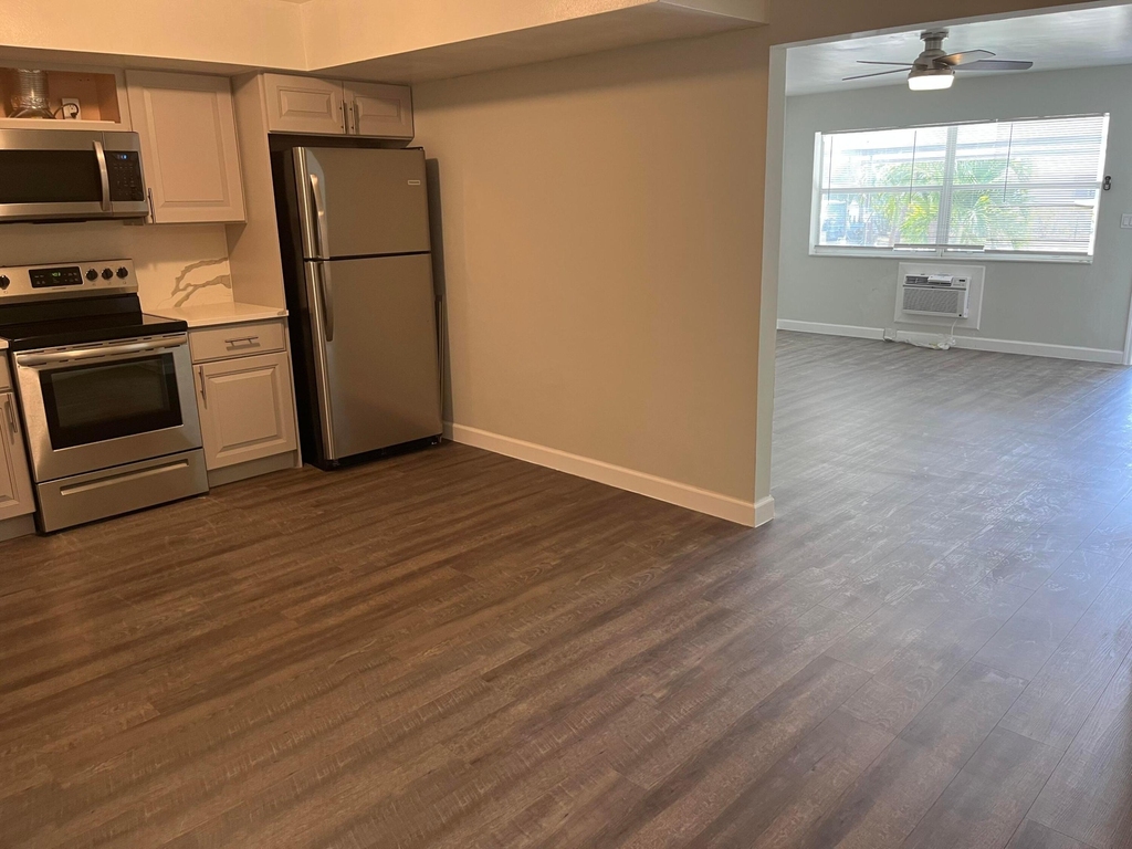 1419 Se 2nd Street - Photo 3